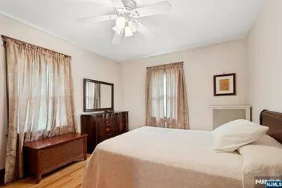 520 Dewey Avenue, Cliffside Park, NJ 07010 - Photo 14