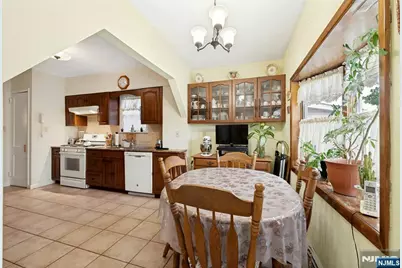 520 Dewey Avenue, Cliffside Park, NJ 07010 - Photo 12