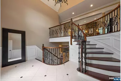 18 Berkshire Place, Englewood Cliffs, NJ 07632 - Photo 2