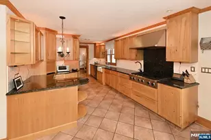 8 Myrtle St, Montvale, NJ 07645 - Photo 14