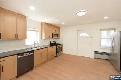 54 Avenue B, Lodi, NJ 07644 - Photo 8