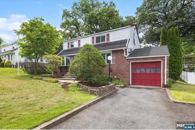346 E Woodland Road, New Milford, NJ 07646 - Photo 2