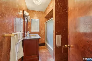 1060 Briar Way, Fort Lee, NJ 07024 - Photo 24