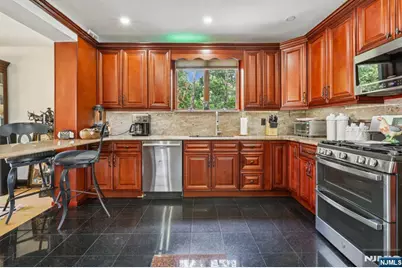 1060 Briar Way, Fort Lee, NJ 07024 - Photo 16