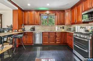 1060 Briar Way, Fort Lee, NJ 07024 - Photo 16