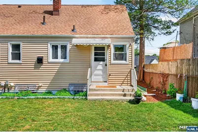 166 Pleasant Avenue, Bergenfield, NJ 07621 - Photo 34