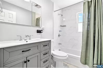 166 Pleasant Avenue, Bergenfield, NJ 07621 - Photo 22