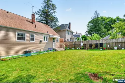 166 Pleasant Avenue, Bergenfield, NJ 07621 - Photo 38