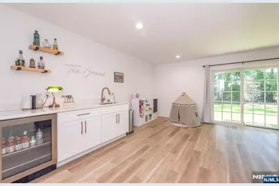 8 Deans Court, Fairfield, NJ 07004 - Photo 4
