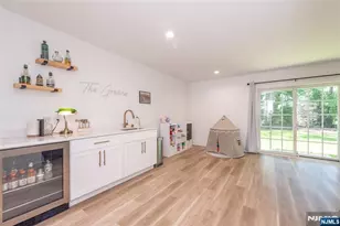 8 Deans Ct, Fairfield, NJ 07004 - Photo 4