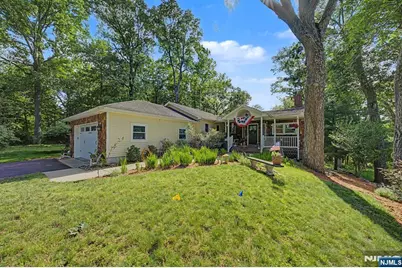 29 Minnehaha Boulevard, Oakland, NJ 07436 - Photo 2