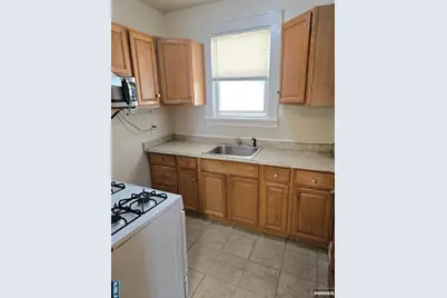 221 Hayward Place 1 #1, Wallington, NJ 07057 - Photo 4