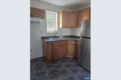 16 Glen Road, Rutherford, NJ 07070 - Photo 2