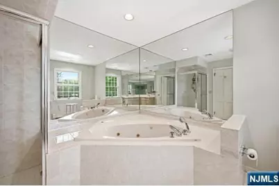 376 Lakeview Drive, Wyckoff Township, NJ 07481 - Photo 18