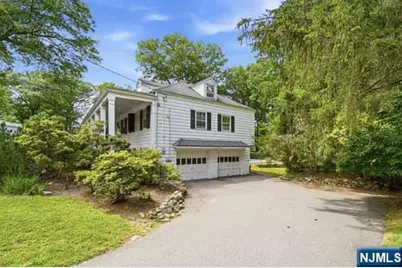 376 Lakeview Drive, Wyckoff Township, NJ 07481 - Photo 6
