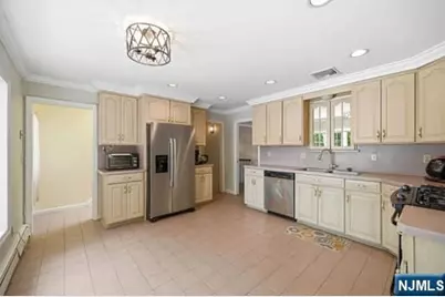 376 Lakeview Drive, Wyckoff Township, NJ 07481 - Photo 12