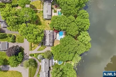 376 Lakeview Drive, Wyckoff Township, NJ 07481 - Photo 40