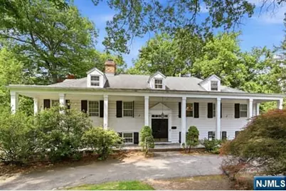 376 Lakeview Drive, Wyckoff Township, NJ 07481 - Photo 4