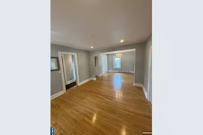 811 Pleasantview Terrace, Ridgefield, NJ 07657 - Photo 4