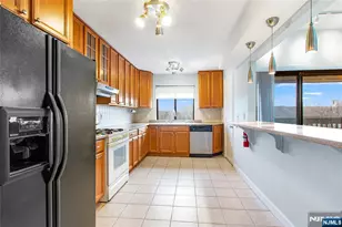 33 Green Valley Ct, Secaucus, NJ 07094 - Photo 1