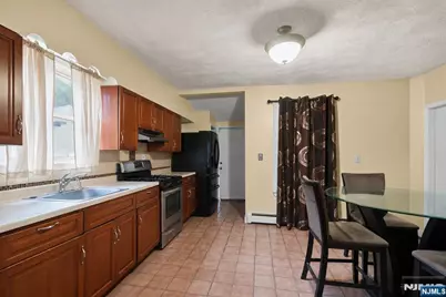526 E 25th Street, Paterson, NJ 07514 - Photo 4