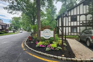 3112 Stowe Ln, Mahwah, NJ 07430 - Photo 2