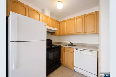 245 Anderson Street 4C #4C, Hackensack, NJ 07601 - Photo 4