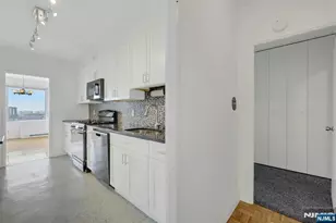 6 Horizon Rd, Fort Lee, NJ 07024 - Photo 30