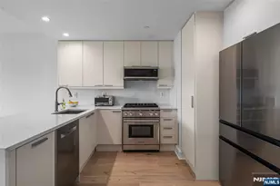 8100 River Road 908, North Bergen, NJ 07047 - Photo 4