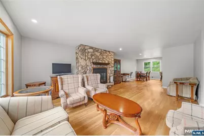 89A Forsythia, Paramus, NJ 07652 - Photo 6