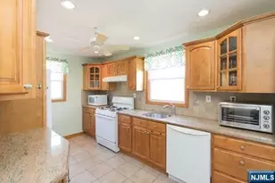 9-11 Hillcrest Rd, Kearny, NJ 07032 - Photo 6