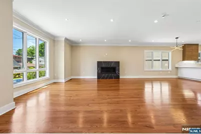 211 Warwick Avenue 1 #1, Fort Lee, NJ 07024 - Photo 4