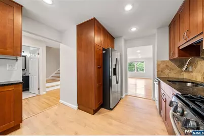 477 Undercliff Avenue, Edgewater, NJ 07020 - Photo 12