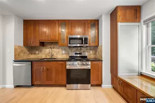 477 Undercliff Ave, Edgewater, NJ 07020 - Photo 10