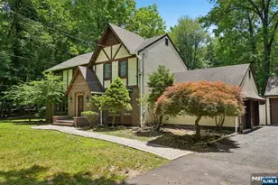 27 Chestnut Ave, Old Tappan, NJ 07675 - Photo 2