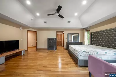 325 Cooper Place, Paramus, NJ 07652 - Photo 18