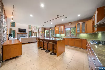 325 Cooper Place, Paramus, NJ 07652 - Photo 12