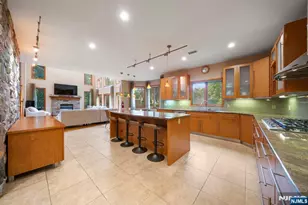 325 Cooper Pl, Paramus, NJ 07652 - Photo 12