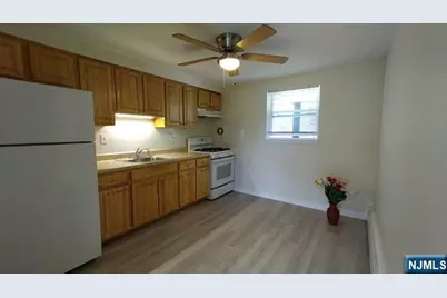 100 Clinton Place 2E #2E, Hackensack, NJ 07601 - Photo 4