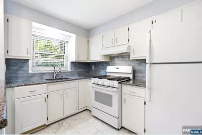 358 Esplanade 55 #55, Hackensack, NJ 07601 - Photo 4