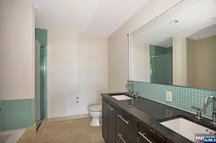 512 Hudson Park 512, Edgewater, NJ 07020 - Photo 6