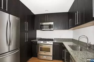 512 Hudson Park 512, Edgewater, NJ 07020 - Photo 14