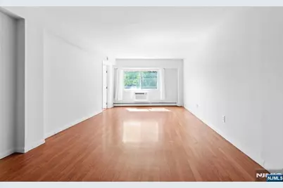 333 Grand Avenue 3Q #3Q, Palisades Park, NJ 07650 - Photo 4