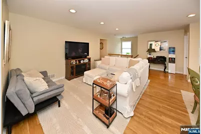 253 Madison Avenue, Wyckoff Township, NJ 07481 - Photo 4
