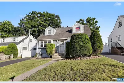 68 16th Avenue, Elmwood Park, NJ 07407 - Photo 4
