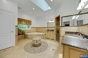 252 Mabel Pl, Franklin Lakes, NJ 07417 - Photo 32