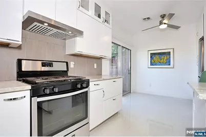 423 Lafayette Avenue, Cliffside Park, NJ 07010 - Photo 16