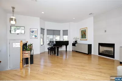 423 Lafayette Avenue, Cliffside Park, NJ 07010 - Photo 6