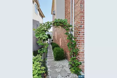 423 Lafayette Avenue, Cliffside Park, NJ 07010 - Photo 44