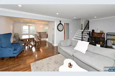 154 Middlesex Avenue, Paramus, NJ 07652 - Photo 4
